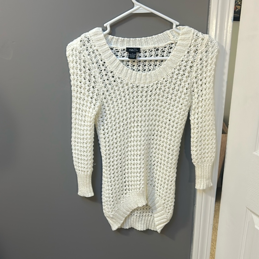 White knit sweater top